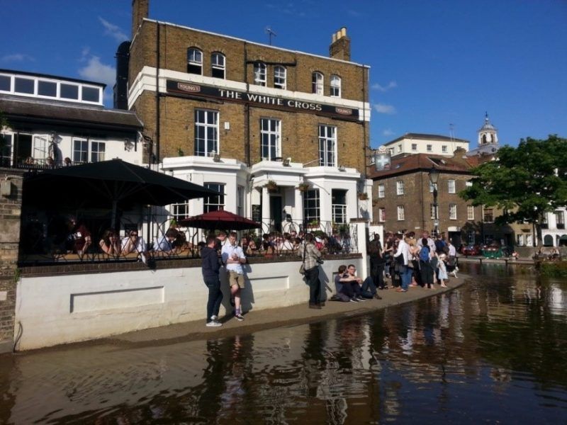 Enjoy stunning views of the Thames at this waterside pub.