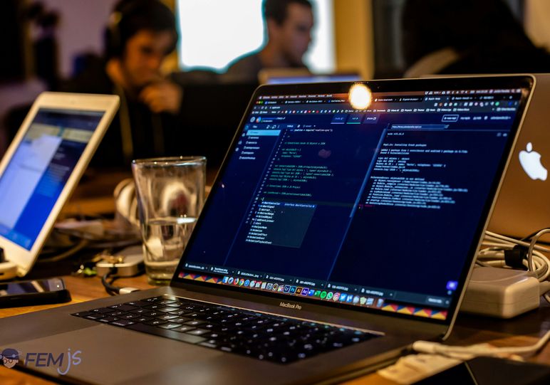 Navigating the Technological Landscape: From Monolith to Composable Architectures