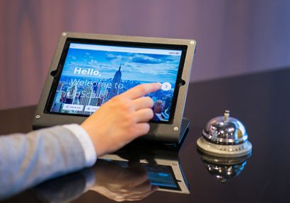 Enhancing Guest Experiences: The Role of AI in Hotel Operations